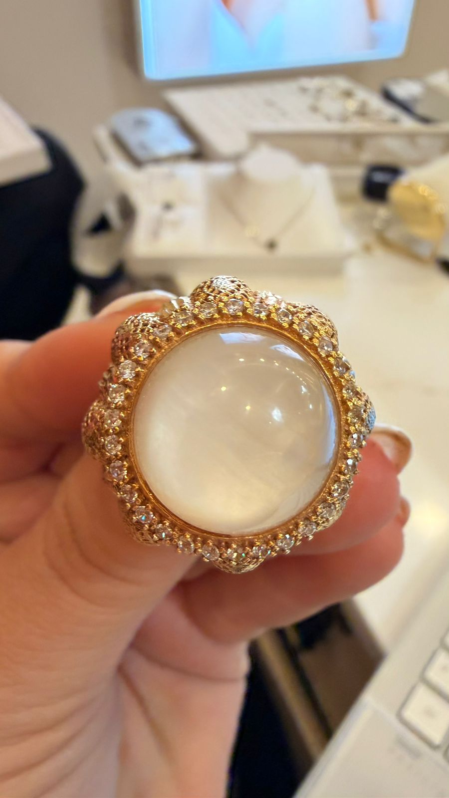 DUMMY - ANILLO O/R CON MADRE PERLA 11.6G 18K T/8